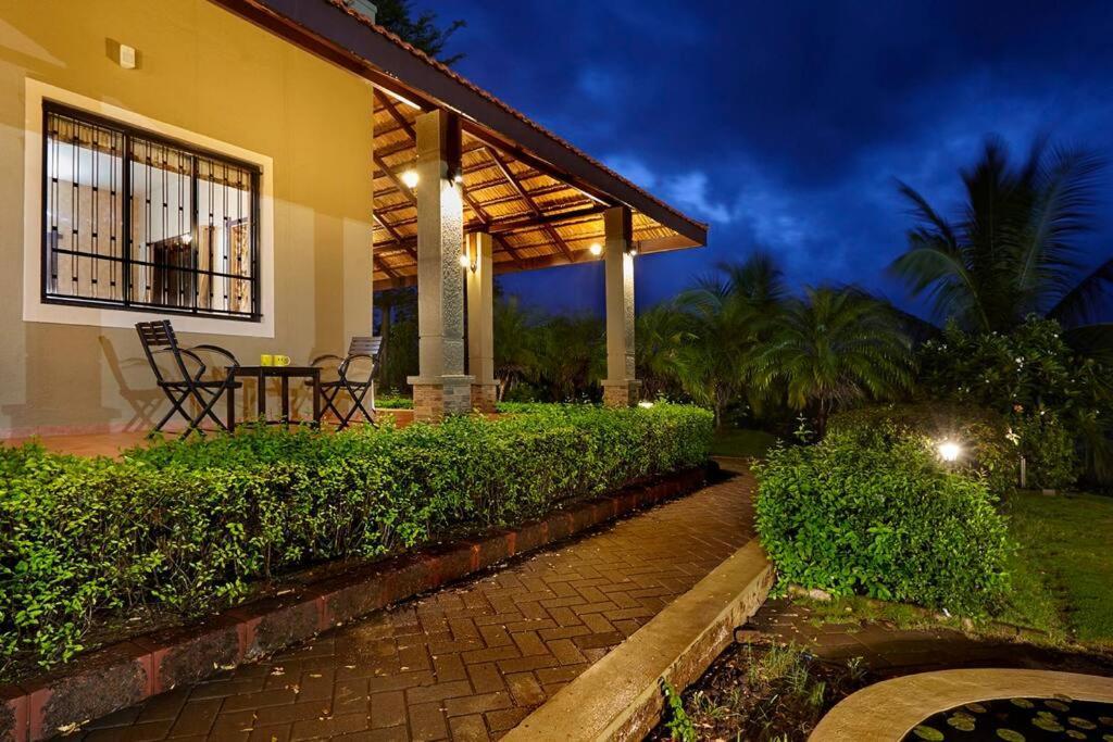 Monica Farms - Monica Retreat Villa Waki ภายนอก รูปภาพ